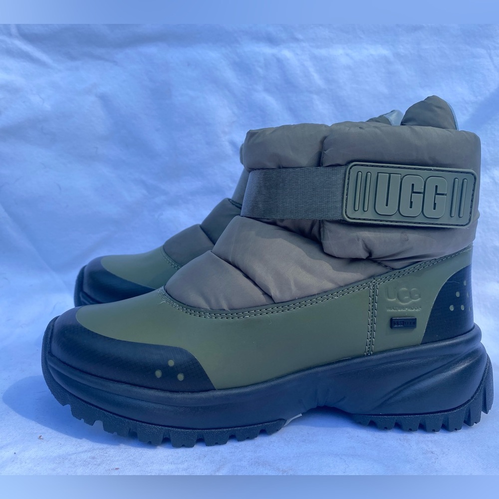Waterproof puffer snow boot